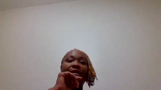 Snapshot of AllLeggs chatting on 12/21/24, 11:24 AllLeggs online show from 12/21/24, 11:24