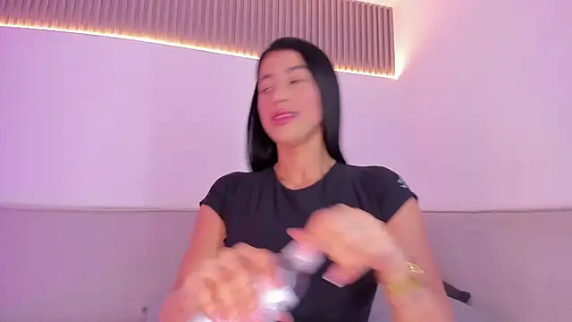 jasminehill  online show from 12/22/25, 12:24