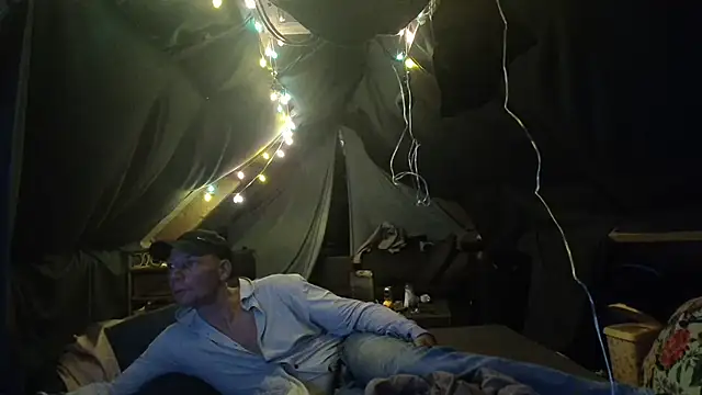 Snapshot of 38koppel1985 chatting on 10/12/25, 05:17 38koppel1985 online show from 10/12/25, 05:17