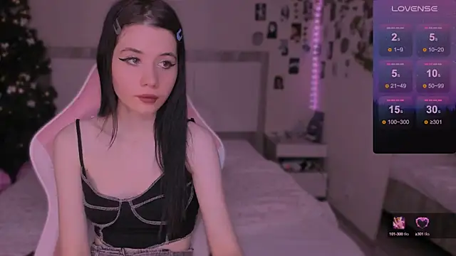 Snapshot of CoddleWeeper_ chatting on 12/05/24, 09:39 CoddleWeeper online show from 12/05/24, 09:39