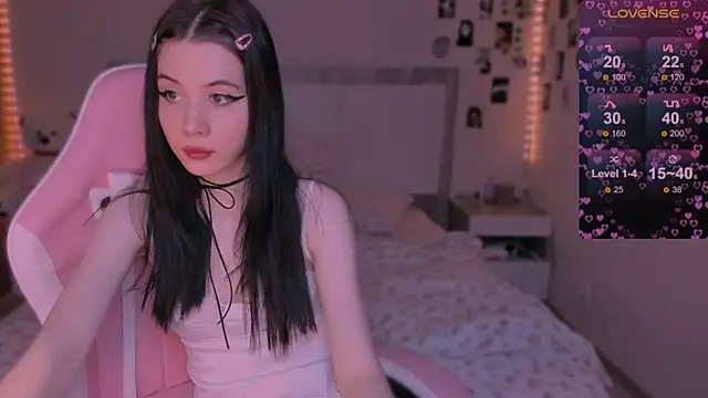 Snapshot of CoddleWeeper_ chatting on 12/12/24, 11:18 CoddleWeeper online show from 12/12/24, 11:18