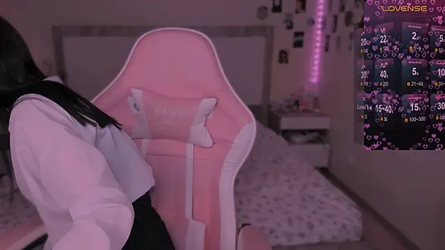 Snapshot of CoddleWeeper_ chatting on 12/30/24, 10:32 CoddleWeeper online show from 12/30/24, 10:32