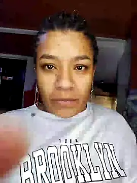 Snapshot of Selket11 chatting on 02/10/25, 09:36 Selket11 online show from 02/10/25, 09:36