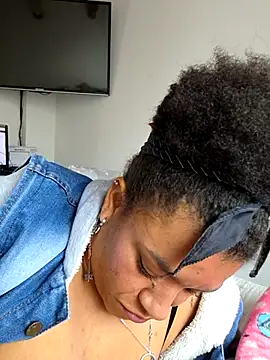 Snapshot of Selket11 chatting on 03/10/25, 04:14 Selket11 online show from 03/10/25, 04:14