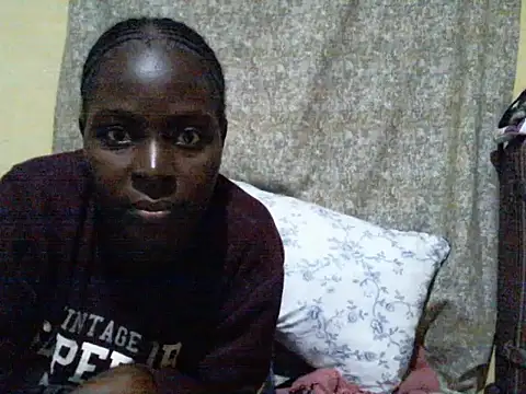 Snapshot of ara_bella chatting on 10/03/25, 09:12 ara bella online show from 10/03/25, 09:12