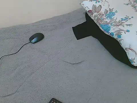 lella-0 online show from 02/10/25, 07:07