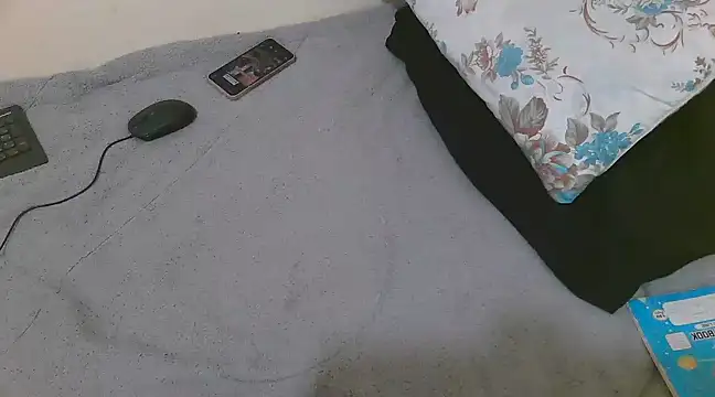 lella-0 online show from 03/01/25, 10:02