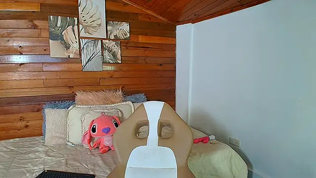 amber curly online show from 03/18/26, 07:50