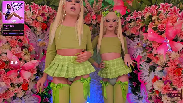 Snapshot of AlisonSharon chatting on 11/01/25, 02:02 AlisonSharon online show from 11/01/25, 02:02