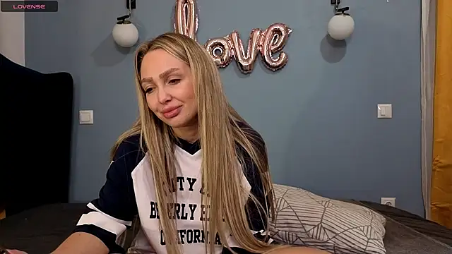 Snapshot of AnnaMaee chatting on 03/01/25, 08:21 AnnaMaee online show from 03/01/25, 08:21