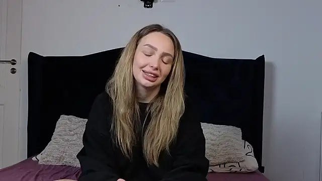 Snapshot of AnnaMaee chatting on 02/25/26, 10:19 AnnaMaee online show from 02/25/26, 10:19