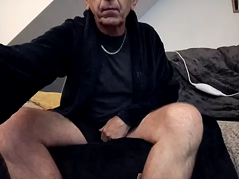 Snapshot of mr_english50 chatting on 09/27/25, 08:14 mr english50 online show from 09/27/25, 08:14