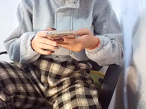 Haralushiaaax online show from 12/23/25, 01:14