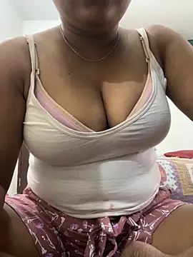 Snapshot of Nancy-22 chatting on 10/31/25, 10:27 Nancy-22 online show from 10/31/25, 10:27