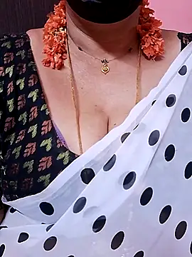 Snapshot of ananya956 chatting on 02/13/26, 03:19 ananya956 online show from 02/13/26, 03:19