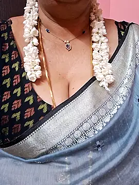 Snapshot of ananya956 chatting on 05/24/26, 01:43 ananya956 online show from 05/24/26, 01:43