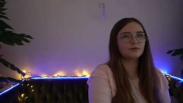 Snapshot of MagicPeachh_ chatting on 12/16/24, 09:03 MagicPeachh online show from 12/16/24, 09:03