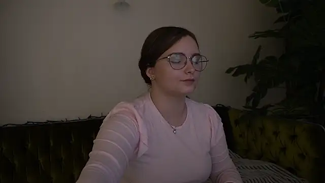 Snapshot of MagicPeachh_ chatting on 12/16/24, 03:11 MagicPeachh online show from 12/16/24, 03:11