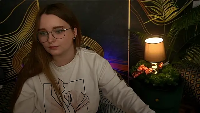 Snapshot of MagicPeachh_ chatting on 12/19/24, 05:18 MagicPeachh online show from 12/19/24, 05:18