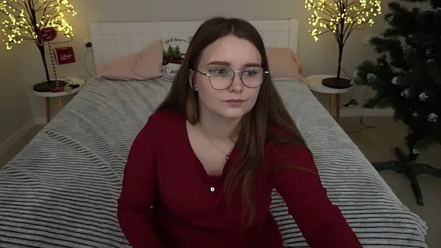 Snapshot of MagicPeachh_ chatting on 12/23/24, 07:28 MagicPeachh online show from 12/23/24, 07:28