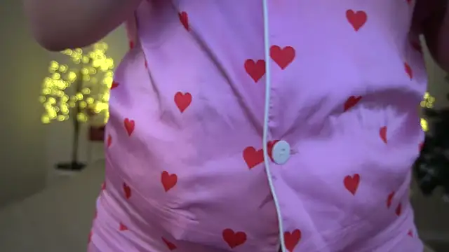 Snapshot of MagicPeachh_ chatting on 01/10/25, 06:42 MagicPeachh online show from 01/10/25, 06:42