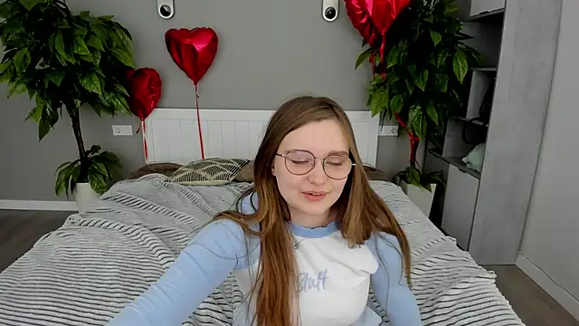 Snapshot of MagicPeachh_ chatting on 03/17/25, 05:16 MagicPeachh online show from 03/17/25, 05:16