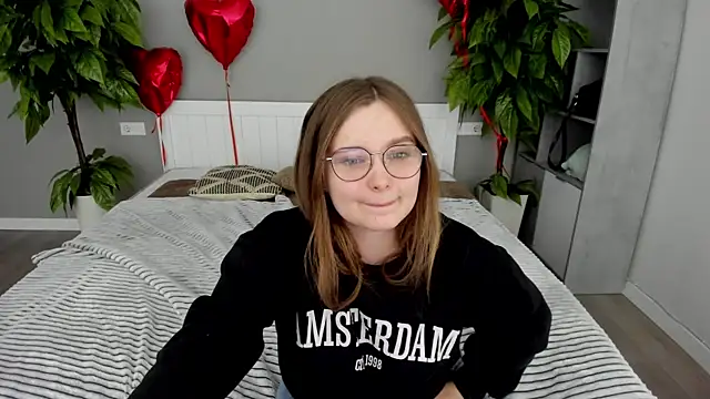 Snapshot of MagicPeachh_ chatting on 03/17/25, 08:30 MagicPeachh online show from 03/17/25, 08:30