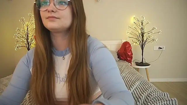 Snapshot of MagicPeachh_ chatting on 03/19/25, 05:17 MagicPeachh online show from 03/19/25, 05:17