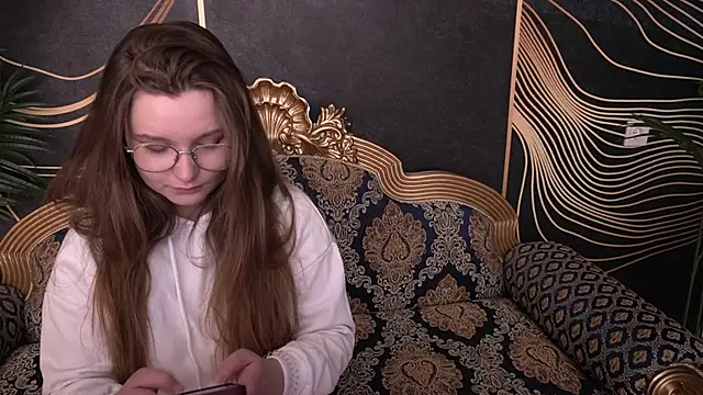 Snapshot of MagicPeachh_ chatting on 09/13/25, 07:52 MagicPeachh online show from 09/13/25, 07:52