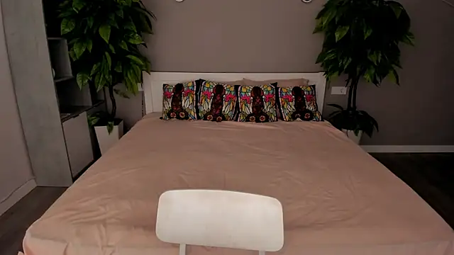 Snapshot of MagicPeachh_ chatting on 09/26/25, 05:55 MagicPeachh online show from 09/26/25, 05:55