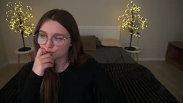 Snapshot of MagicPeachh_ chatting on 10/06/25, 12:35 MagicPeachh online show from 10/06/25, 12:35