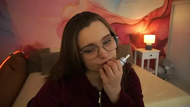 Snapshot of MagicPeachh_ chatting on 10/08/25, 12:47 MagicPeachh online show from 10/08/25, 12:47