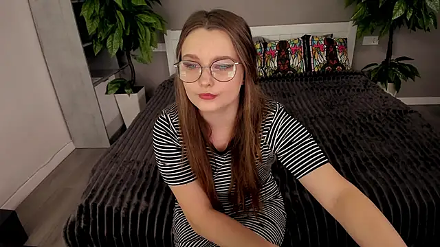 Snapshot of MagicPeachh_ chatting on 10/15/25, 12:27 MagicPeachh online show from 10/15/25, 12:27