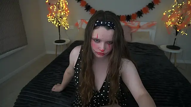 Snapshot of MagicPeachh_ chatting on 10/17/25, 05:54 MagicPeachh online show from 10/17/25, 05:54