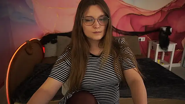 Snapshot of MagicPeachh_ chatting on 10/29/25, 01:46 MagicPeachh online show from 10/29/25, 01:46