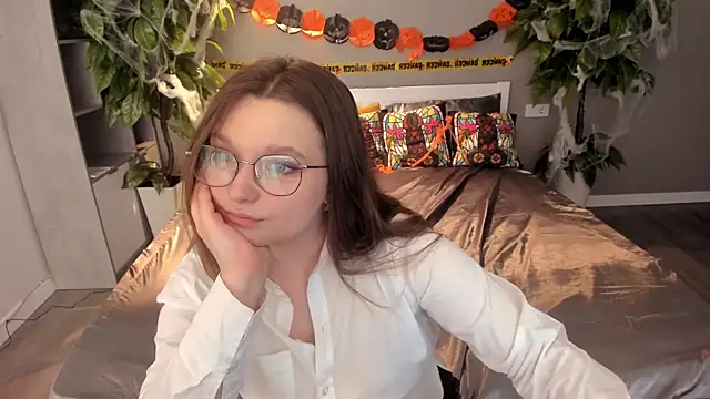 Snapshot of MagicPeachh_ chatting on 10/30/25, 01:34 MagicPeachh online show from 10/30/25, 01:34