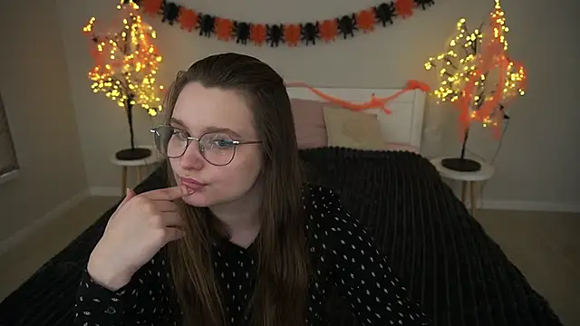 Snapshot of MagicPeachh_ chatting on 10/31/25, 06:58 MagicPeachh online show from 10/31/25, 06:58