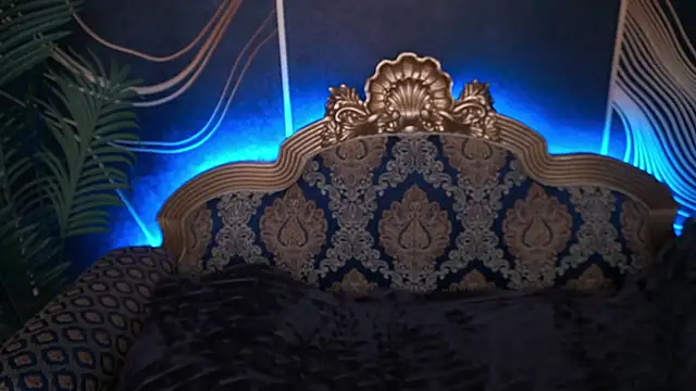 Snapshot of MagicPeachh_ chatting on 11/04/25, 06:56 MagicPeachh online show from 11/04/25, 06:56