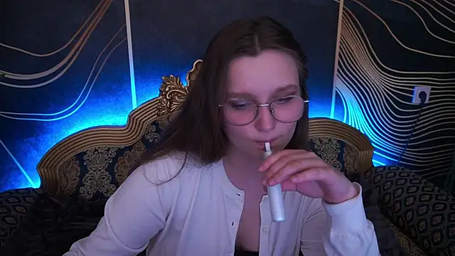 Snapshot of MagicPeachh_ chatting on 11/06/25, 01:45 MagicPeachh online show from 11/06/25, 01:45