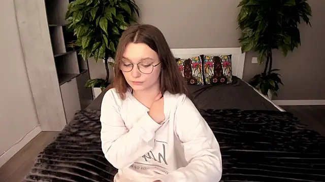 Snapshot of MagicPeachh_ chatting on 11/20/25, 01:44 MagicPeachh online show from 11/20/25, 01:44