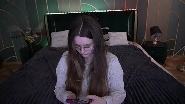 Snapshot of MagicPeachh_ chatting on 11/27/25, 07:10 MagicPeachh online show from 11/27/25, 07:10