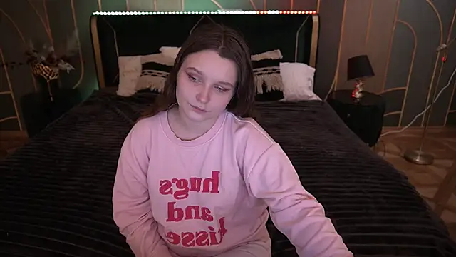 Snapshot of MagicPeachh_ chatting on 12/03/25, 01:53 MagicPeachh online show from 12/03/25, 01:53