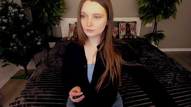 Snapshot of MagicPeachh_ chatting on 12/15/25, 02:10 MagicPeachh online show from 12/15/25, 02:10