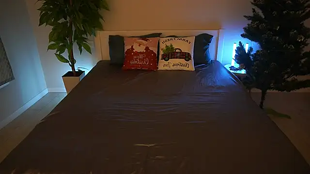 MagicPeachh  online show from 12/19/25, 06:53