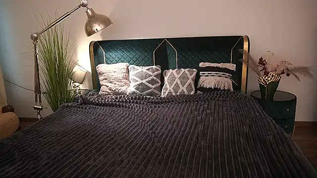 MagicPeachh  online show from 05/13/26, 05:38