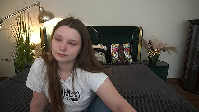 MagicPeachh  online show from 05/26/26, 05:47
