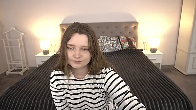 MagicPeachh  online show from 06/17/26, 12:40