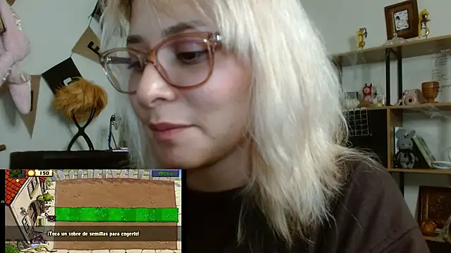 Snapshot of Ramona_Flower chatting on 11/03/25, 11:04 Ramona Flower online show from 11/03/25, 11:04