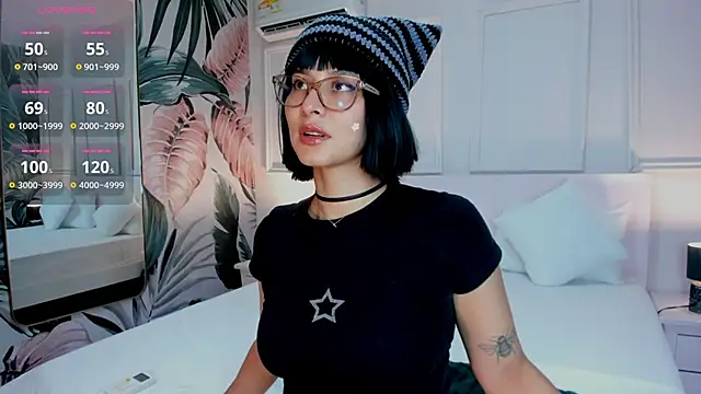 Snapshot of Ramona_Flower chatting on 11/18/25, 02:06 Ramona Flower online show from 11/18/25, 02:06