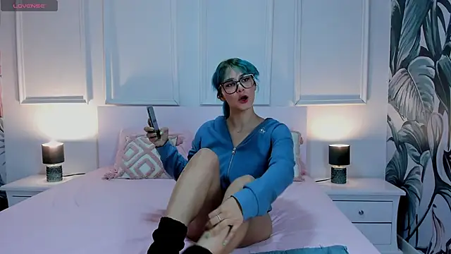 Snapshot of Ramona_Flower chatting on 12/15/25, 01:10 Ramona Flower online show from 12/15/25, 01:10